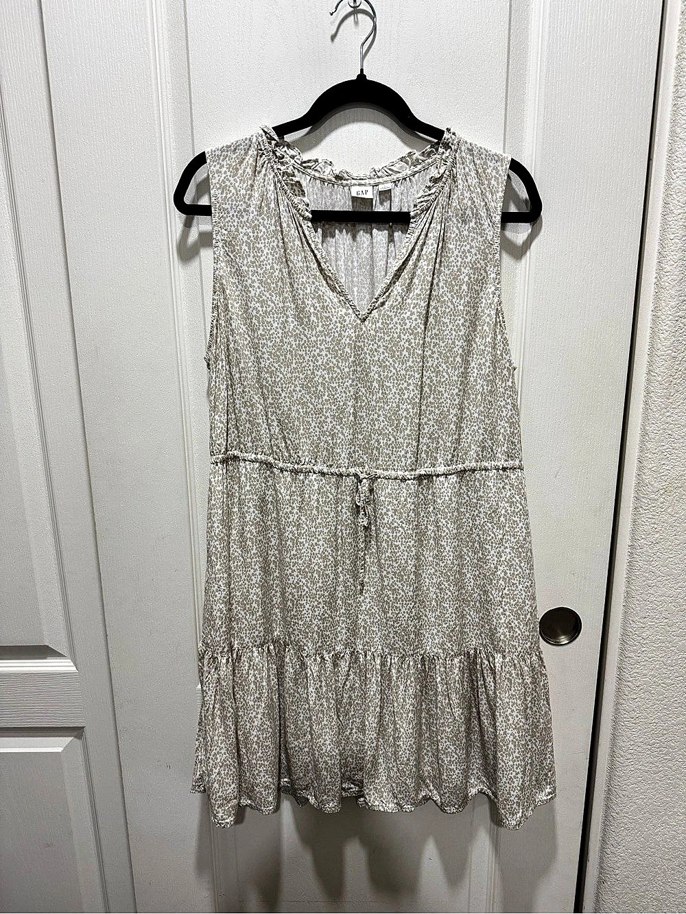 GAP Women’s Sleeveless Printed Ruffle Dress Beige Size Large